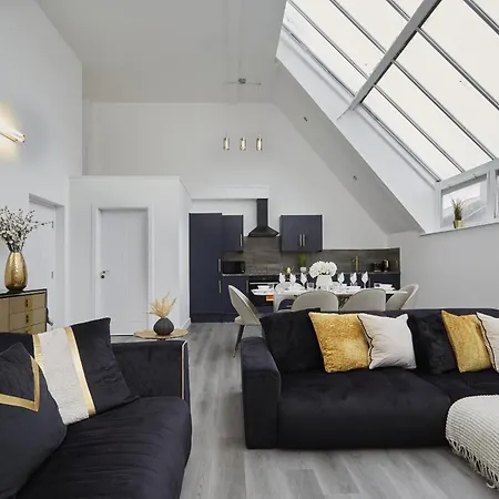 Hayy Modern Penthouse Near Centre